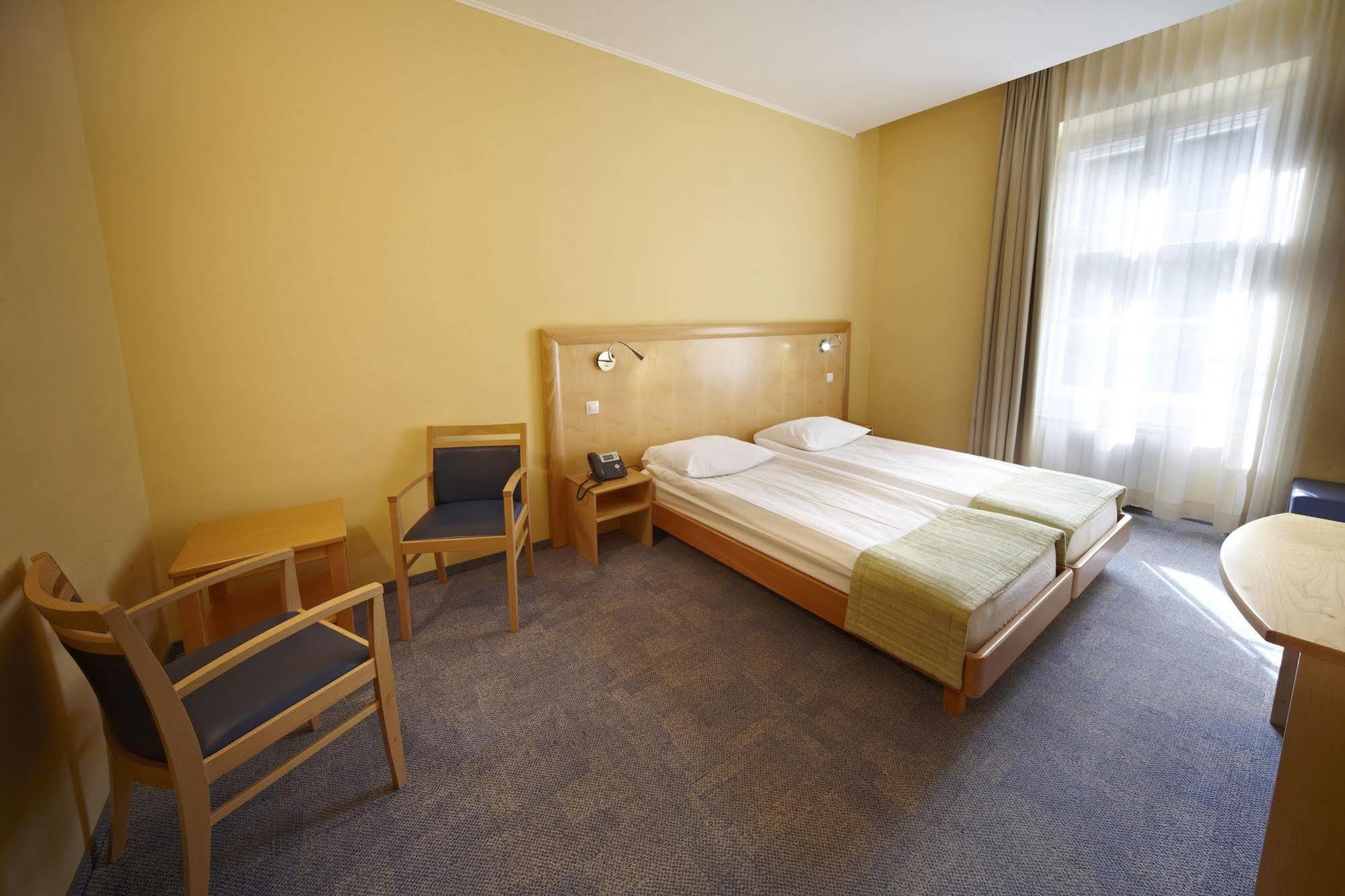 Depadansa Hotel Park - Terme 多布尔纳 外观 照片