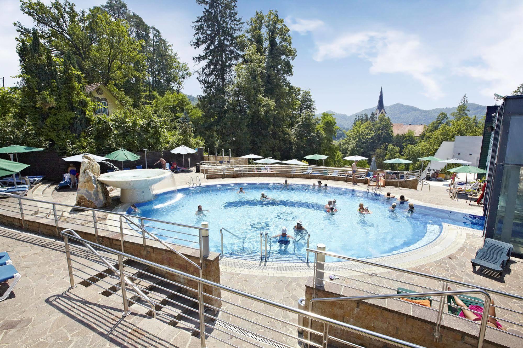 Depadansa Hotel Park - Terme 多布尔纳 外观 照片