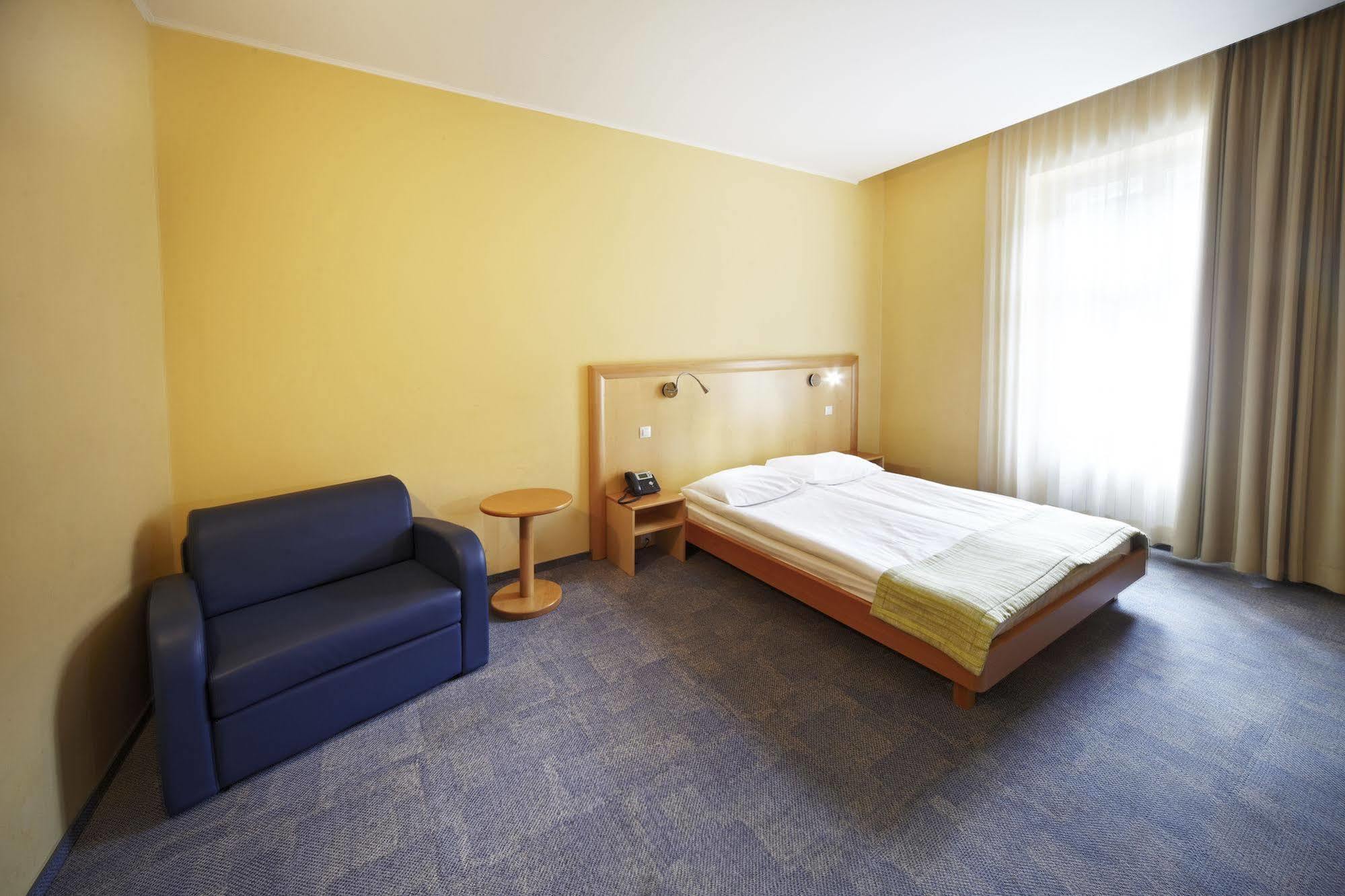 Depadansa Hotel Park - Terme 多布尔纳 外观 照片